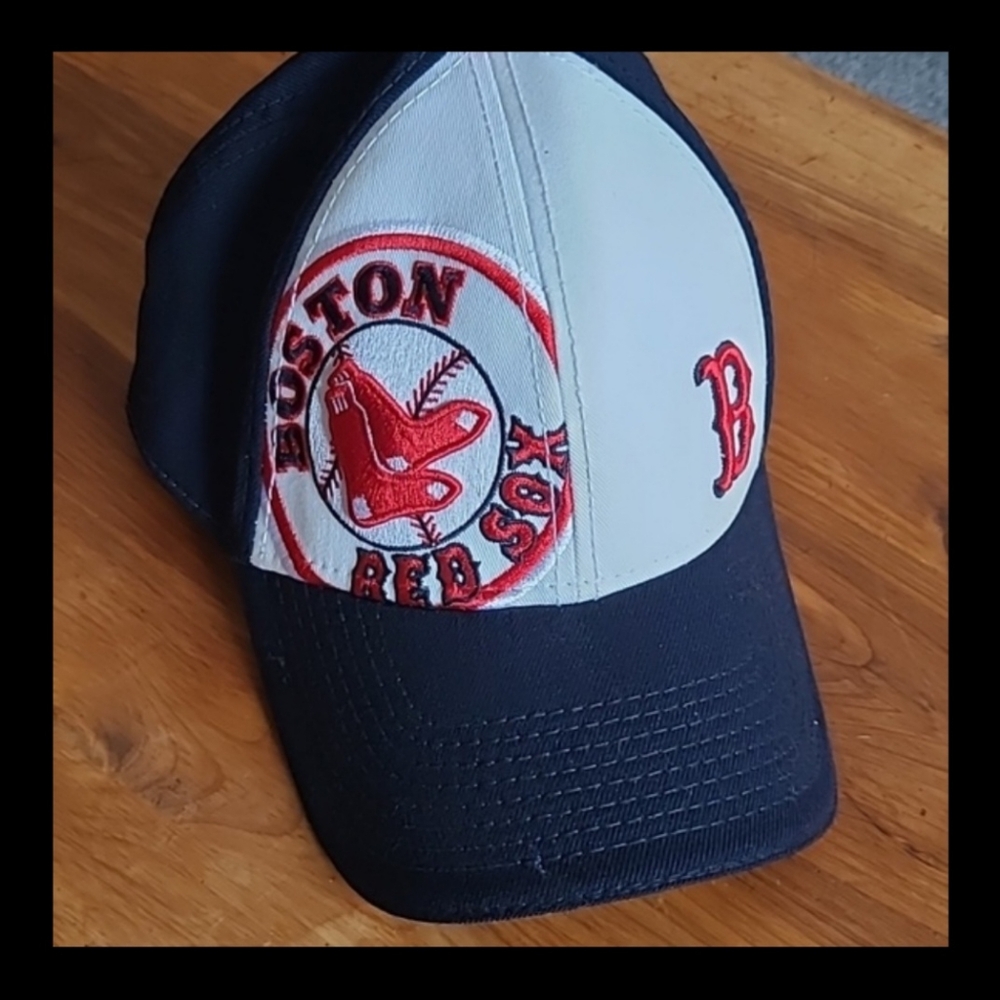 - Boston Red Sox hat..New Era.  Size s/m